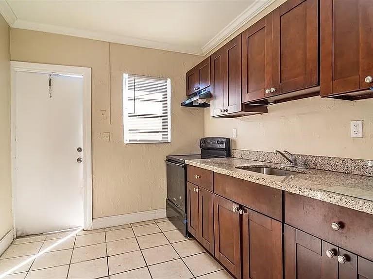 Building Photo - 705 NW 14th Terrace