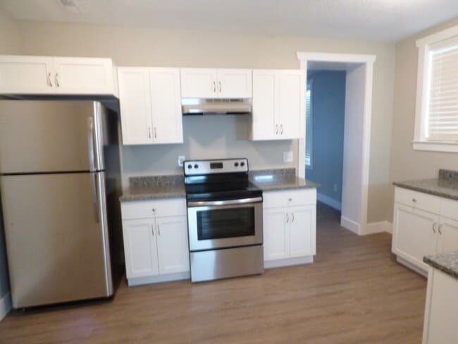 Building Photo - 4 Bd 1 Ba Upgrades Through Out in Murray