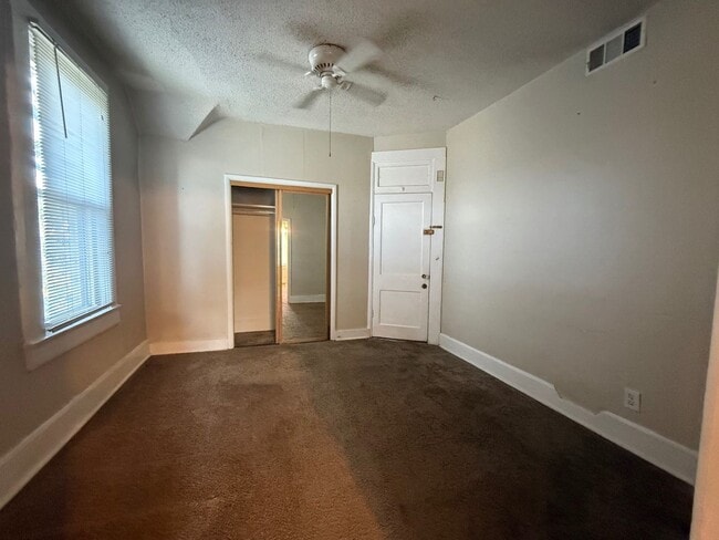 Building Photo - 1 BR/1BA | Newly Renovated Condo | Back patio | In Denver!