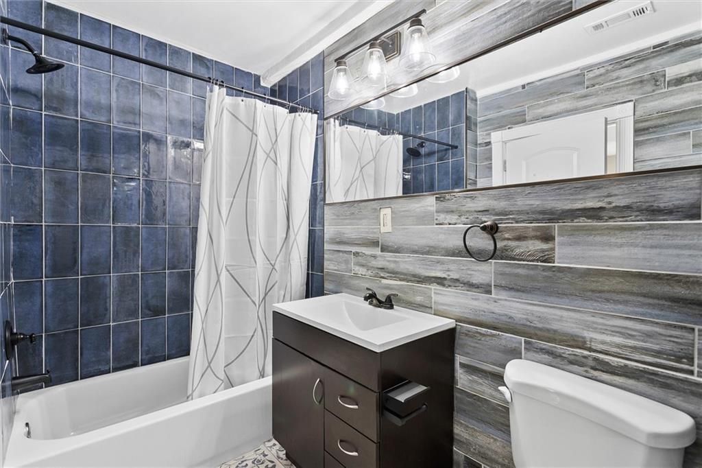 Building Photo - 867 Beecher St SW