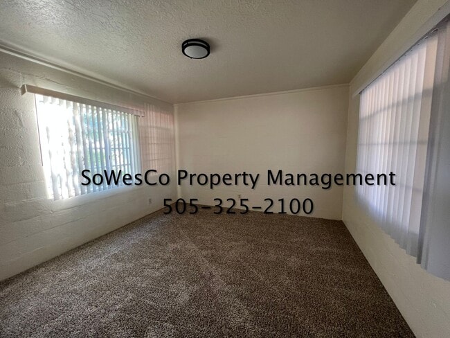 Building Photo - Three Bedroom Two Bath Home in Central Farmington