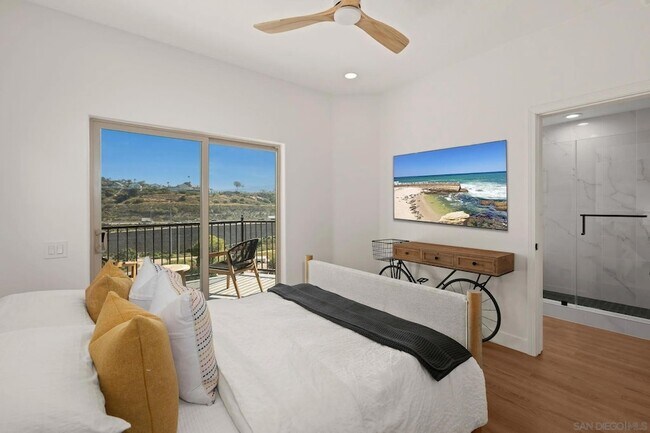 Building Photo - 2483 Oxford Ave