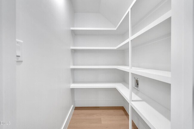 Building Photo - 810 Culpepper Ln