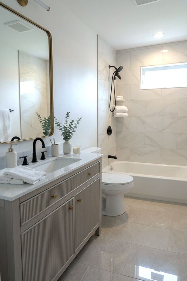 Building Photo - Beautifully Renovated 1 Bedroom Apartment
