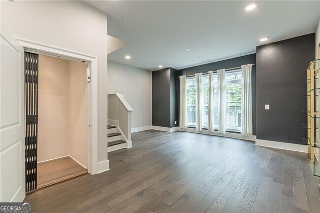 Building Photo - 574 Boulevard Pl NE