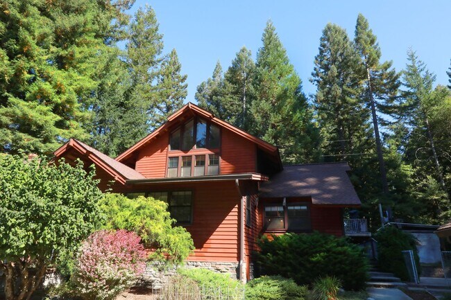 Primary Photo - Spacious 3/2.5 Custom Home in Kneeland