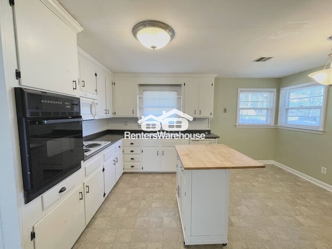 Building Photo - 3904 S Rd