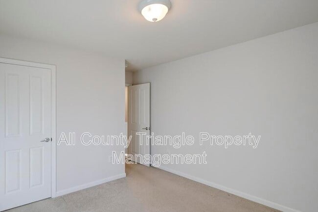 Building Photo - 408 Dyersville Dr