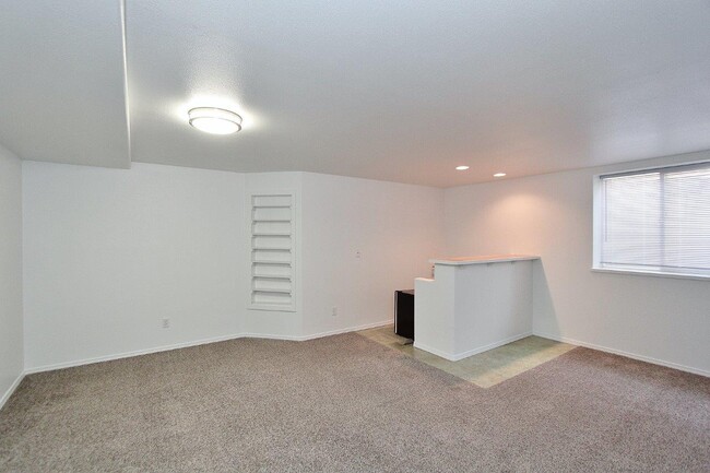 Building Photo - 11847 W Lewisburg Ct