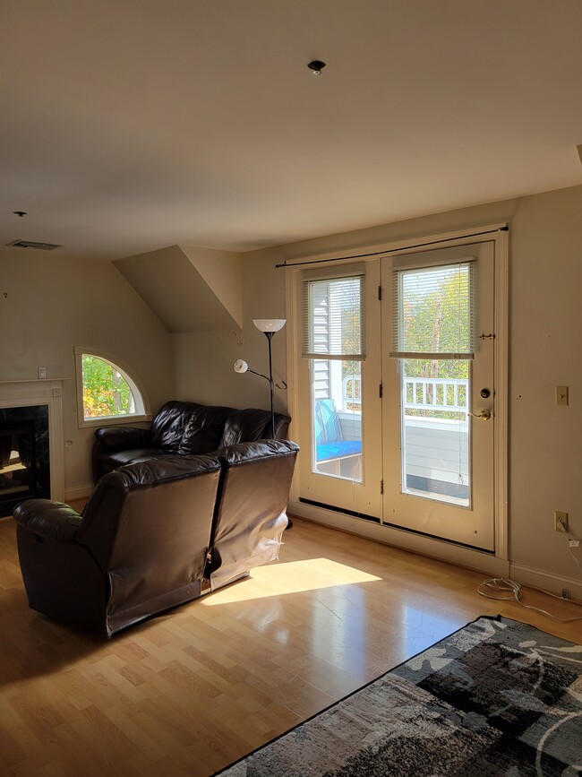 Living Room (c) - 1732 Main St