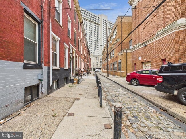 Building Photo - 1825 Carlton St