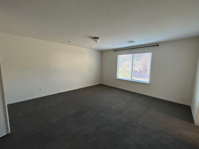 Building Photo - Great curb appeal