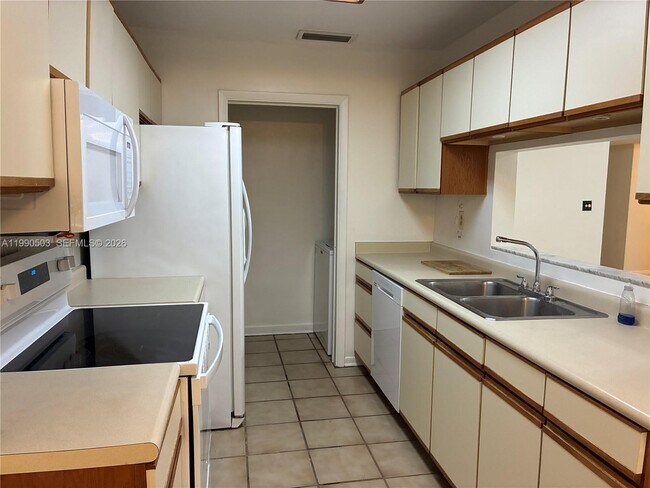 Building Photo - 12213 SW 110th Ln