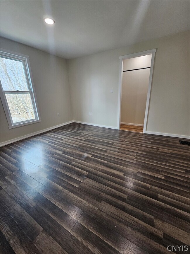 Building Photo - 127 N School St