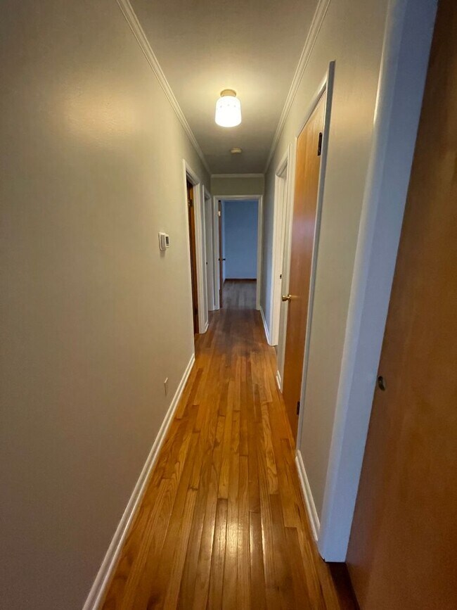 Building Photo - Three Bedroom Single Family Home in the Co...