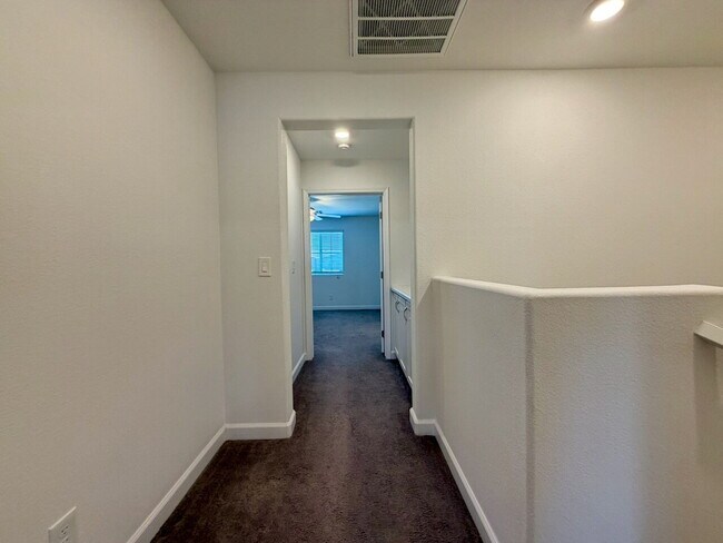 Building Photo - 3 BED 2.5 BATH 2 CAR GARAGE TOWNHOME IN HENDERSON CADENCE COMMUNITY FOR RENT!!