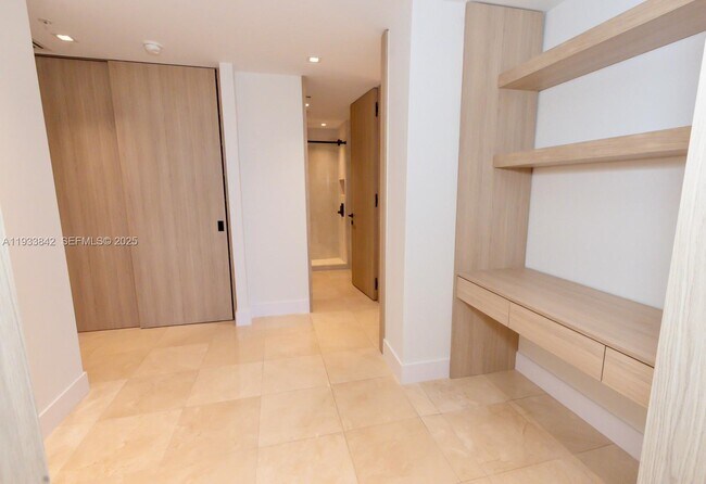 Building Photo - 251 Crandon Blvd