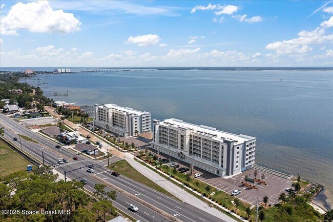 Building Photo - 1825 Riverside Dr