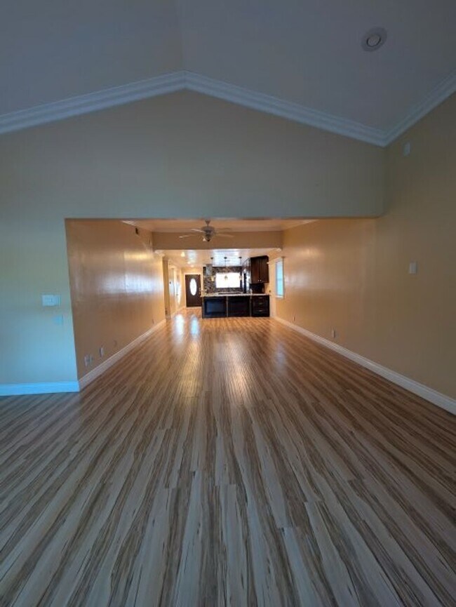 Building Photo - Coming soon! 3 bed, 2 Bath in centrally located community of Redlands