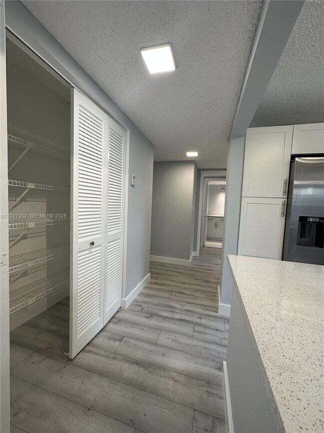 Building Photo - 601 Ives Dairy Rd