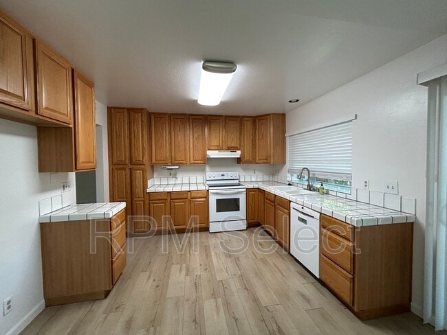 Building Photo - 855 Gaylene Ct