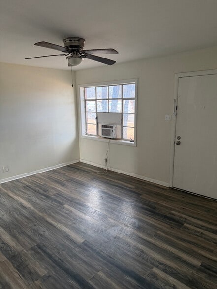 Building Photo - 3007 Curtis Dr