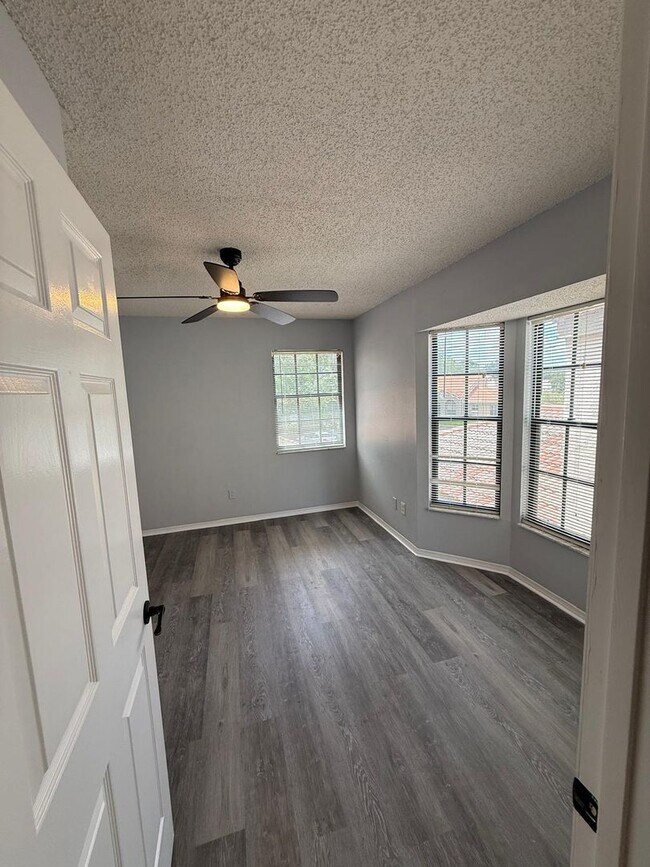 Building Photo - 1030 Knoll Wood Ct