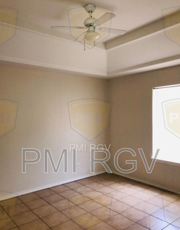 Building Photo - 806 S Palm Dr
