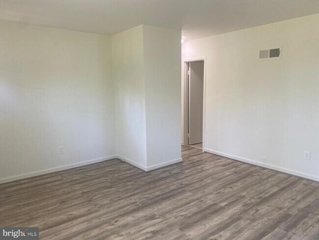 Building Photo - 2200 Greenwich St