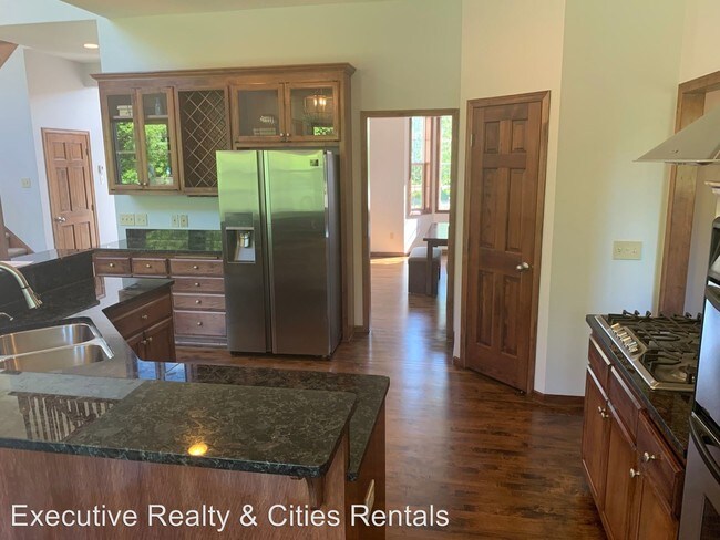 Building Photo - 6 br, 4 bath House - 6086 Summit Curve S