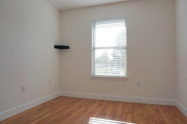 Building Photo - 127 Bronze Cir