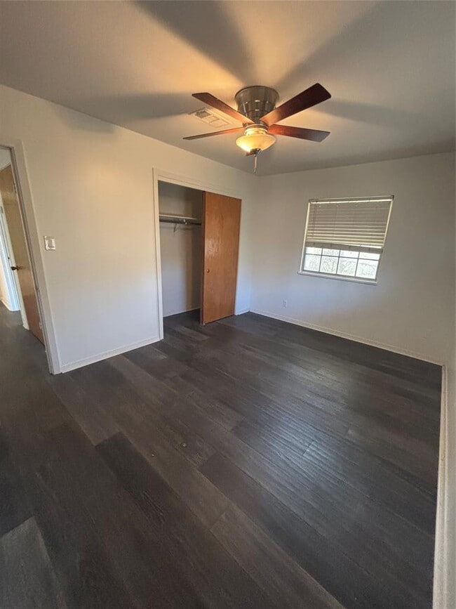 Building Photo - 2324 Hartford Rd