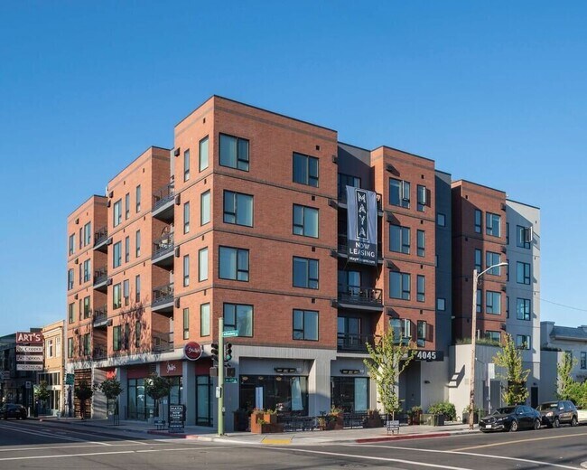 Building Photo - 4045 Broadway-211