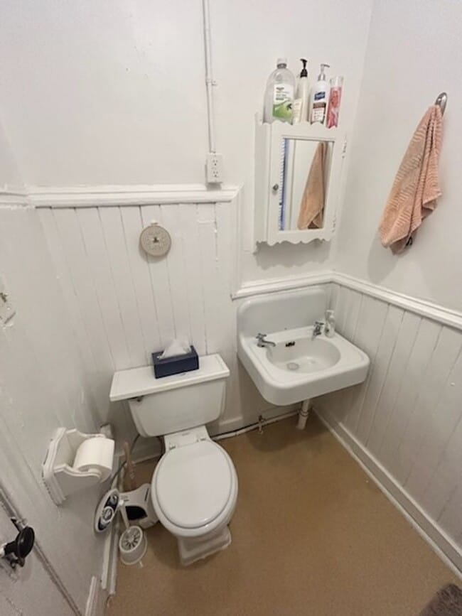 Building Photo - 1513 E Superior St