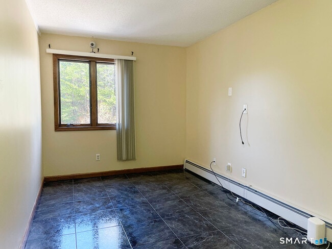 Building Photo - 121 S Main St