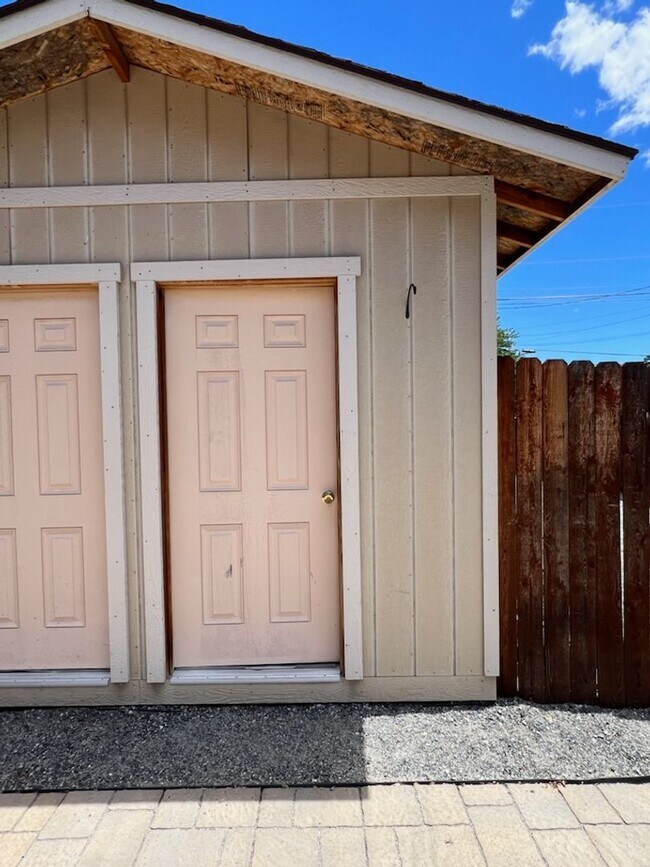 Building Photo - 901 Kittitas St