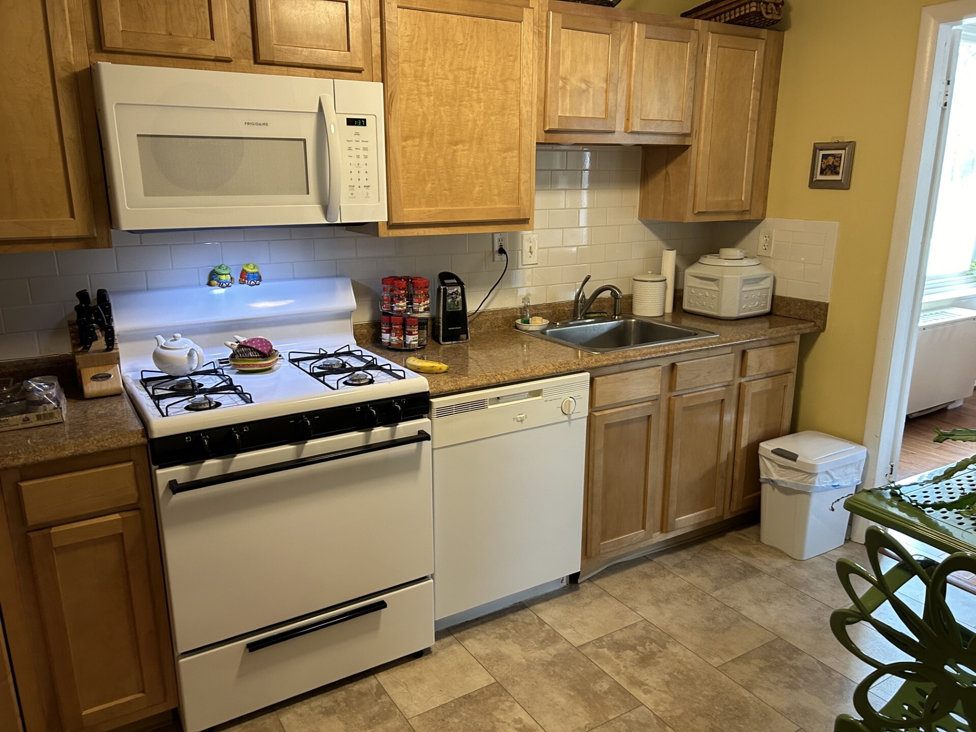 Building Photo - 4401 Roland Ave