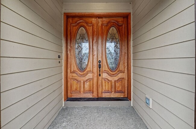 Building Photo - 4 bed, 2.5 bath Two-Story Home in West Salem