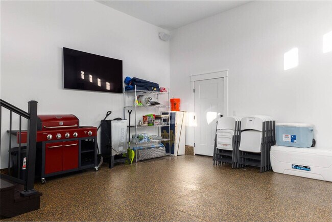 Building Photo - 1112 N St Peter St