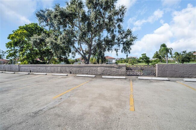Building Photo - 6158 Palma Del Mar Blvd S