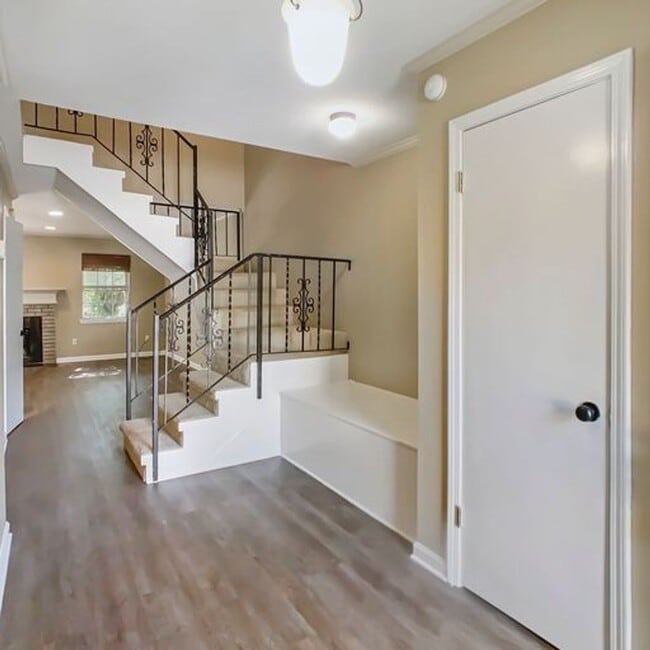 Building Photo - Cozy 3 Bed 2 Bath Available Fall 2025!