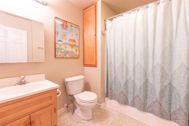 Building Photo - 115 Chisholm Pl
