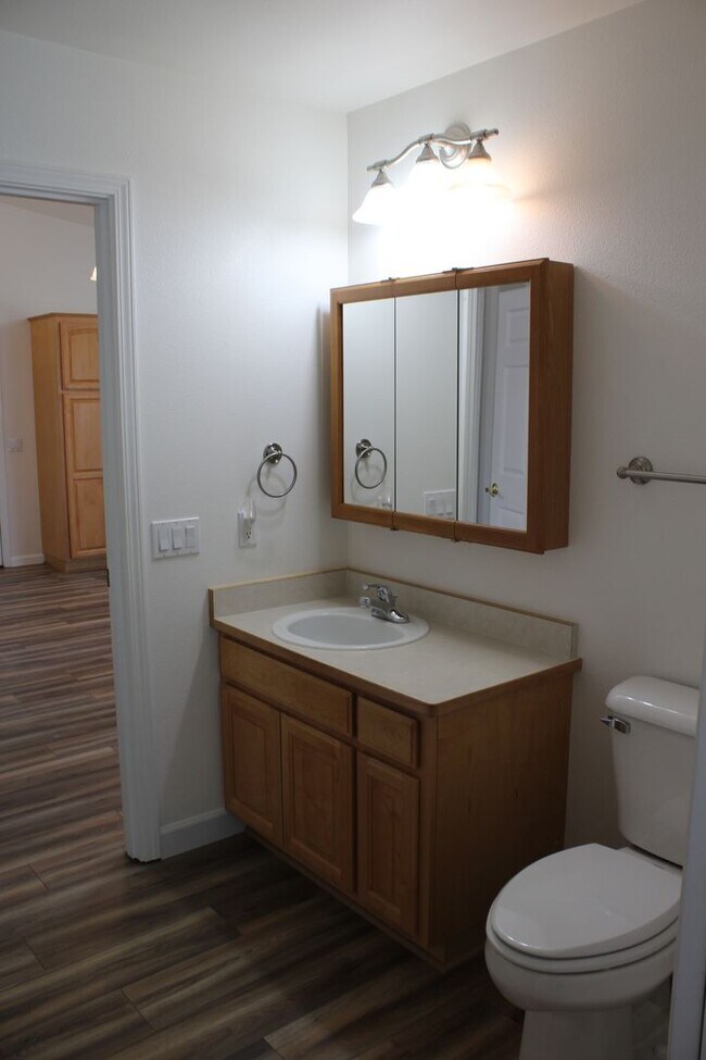Building Photo - JR2060