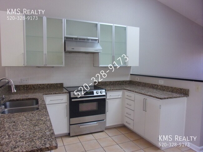 Building Photo - 3 Bedroom 2 Bath- 10048 E Desert Aire Driv...