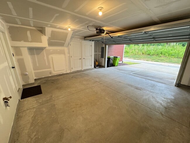 Building Photo - Lovely Colvard Farms Townhouse