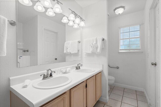 Building Photo - 406 Shorewood Cir