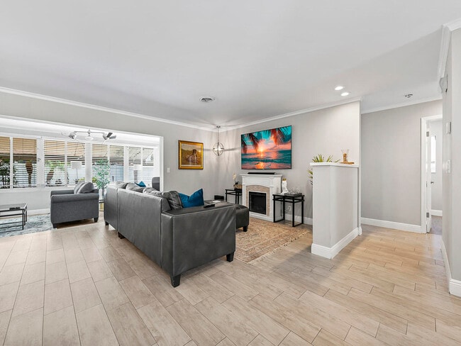 Building Photo - 801 SE 14th St