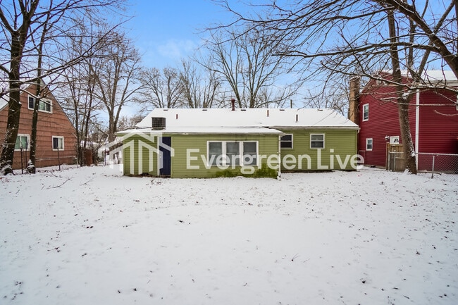 Building Photo - 4698 Dundee Ave