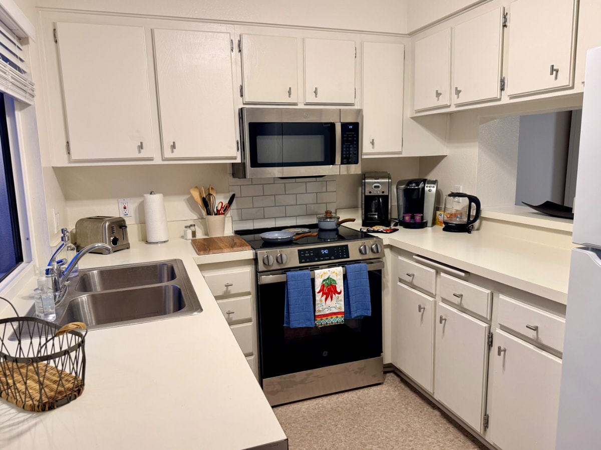 Complete Kitchen - 48724 Desert Flower Dr