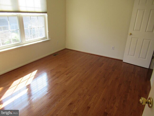 Building Photo - 803 Purple Martin Ct